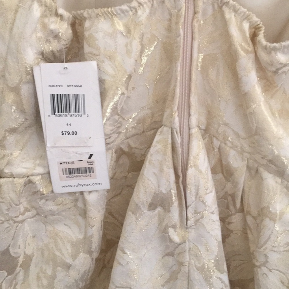 Dress - Picture 3 of 6